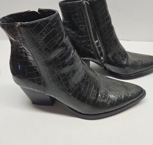 Going WEST black / Green Women Heels Booths Size 6